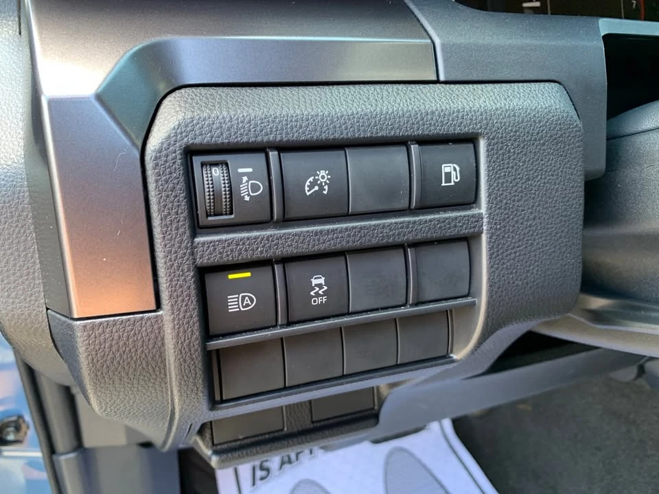 2025 Toyota 4Runner 6th Gen - Image 11 of 20