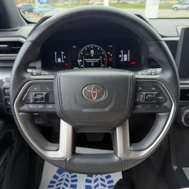 2025 Toyota 4Runner 6th Gen - Image 17 of 19