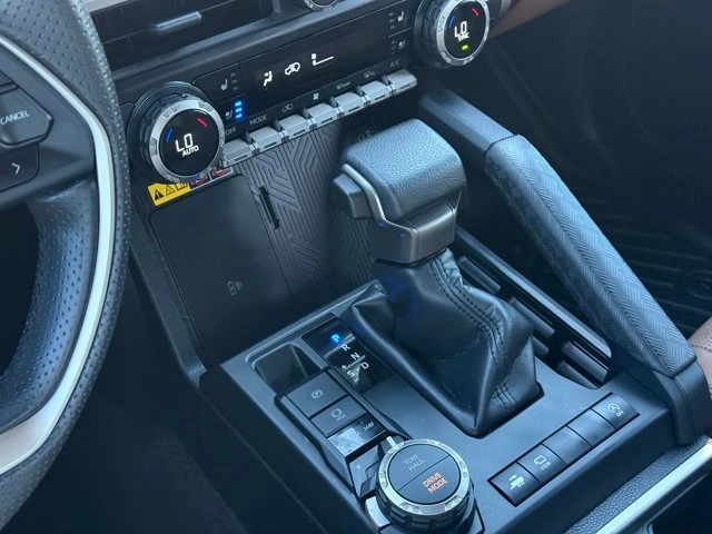2025 Toyota 4Runner 6th Gen - Image 16 of 20