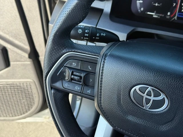 2025 Toyota 4Runner 6th Gen - Image 11 of 20