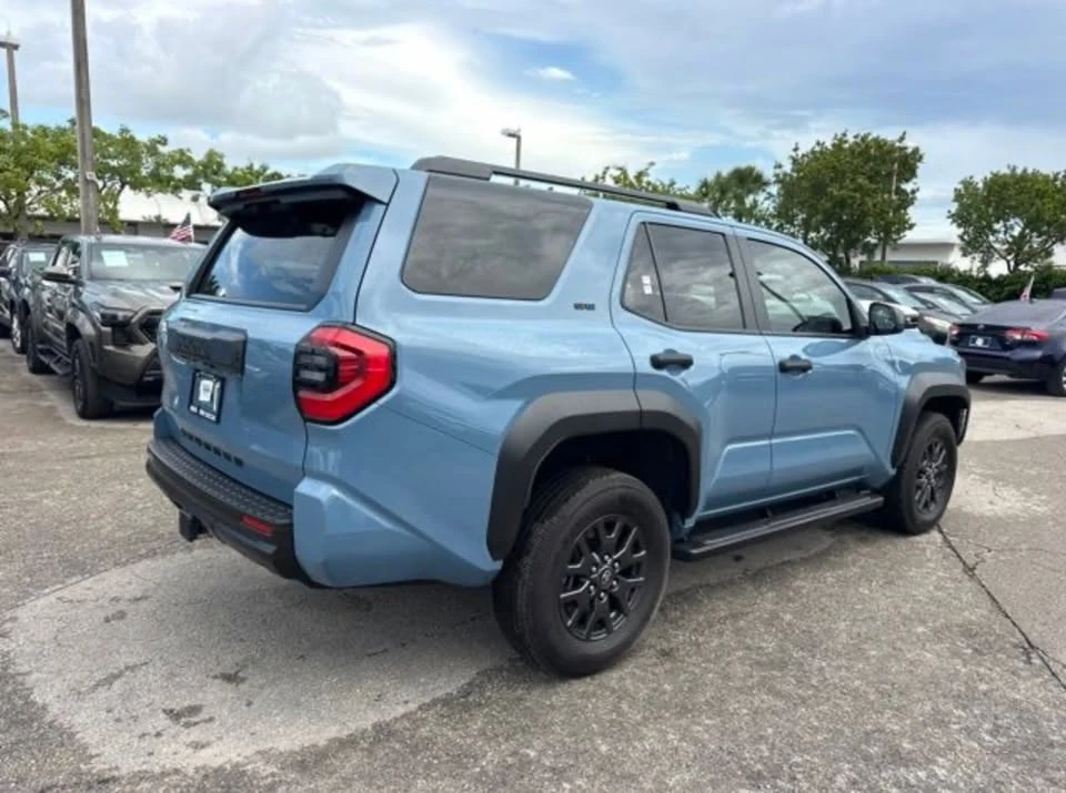 2025 Toyota 4Runner 6th Gen - Image 2 of 10