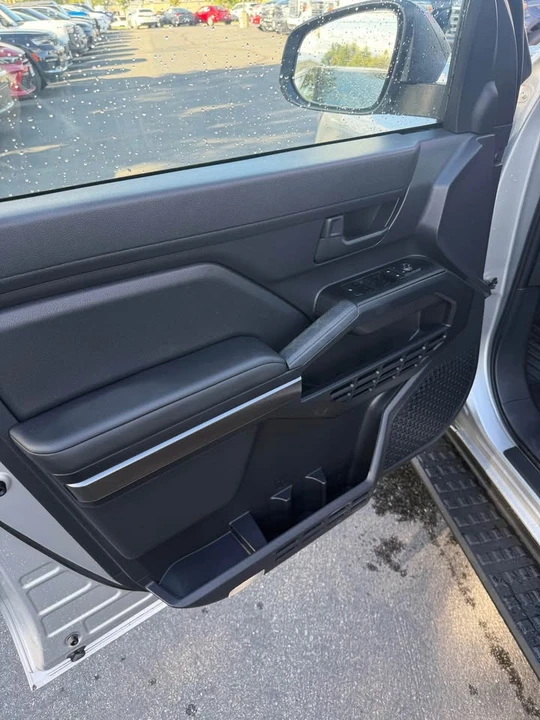 2025 Toyota 4Runner 6th Gen - Image 12 of 13
