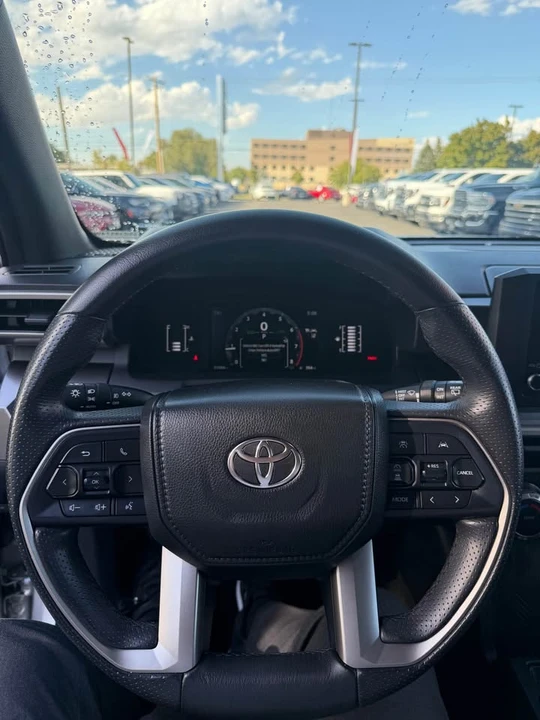 2025 Toyota 4Runner 6th Gen - Image 9 of 13