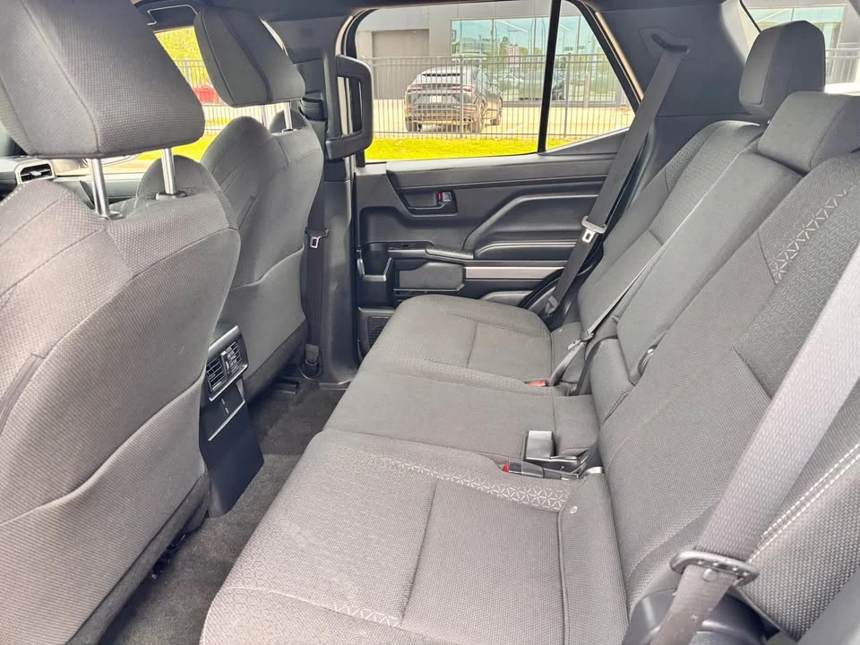 2025 Toyota 4Runner 6th Gen - Image 11 of 15
