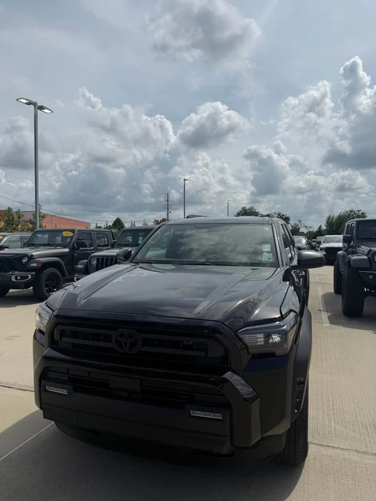 2025 Toyota 4Runner 6th Gen - Image 2 of 11