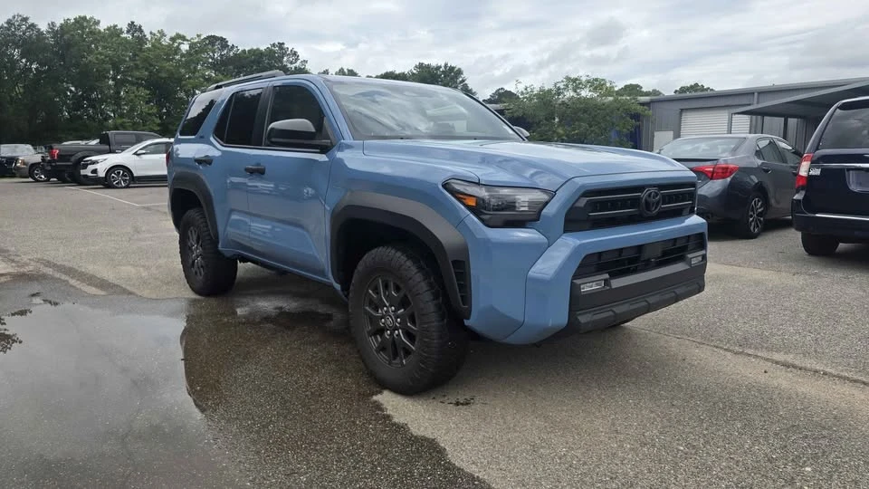 2025 Toyota 4Runner 6th Gen - Image 2 of 7