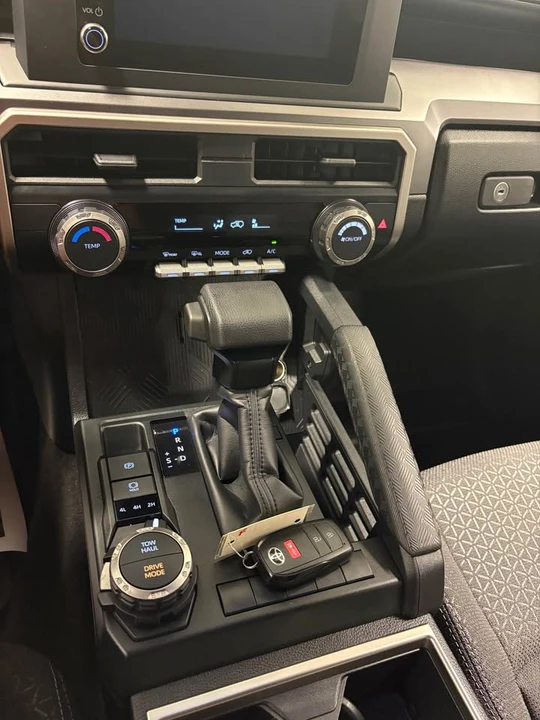 2025 Toyota 4Runner 6th Gen - Image 14 of 18