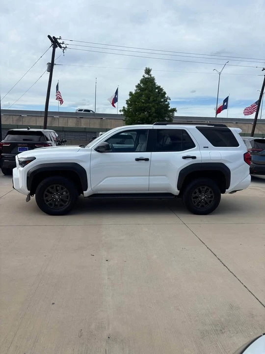 2025 Toyota 4Runner 6th Gen - Image 2 of 10