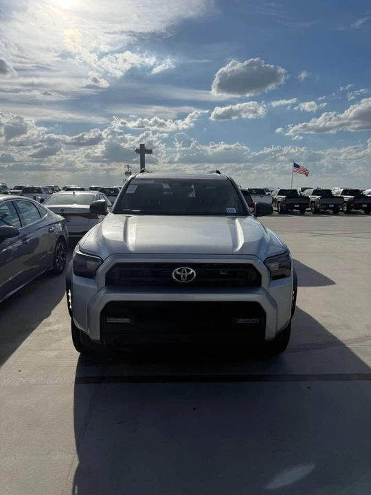 2025 Toyota 4Runner 6th Gen - Image 3 of 10