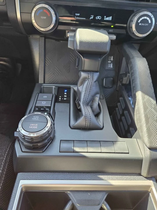 2025 Toyota 4Runner 6th Gen - Image 9 of 10
