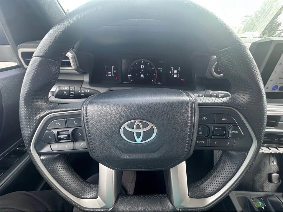 2025 Toyota 4Runner 6th Gen - Image 14 of 19
