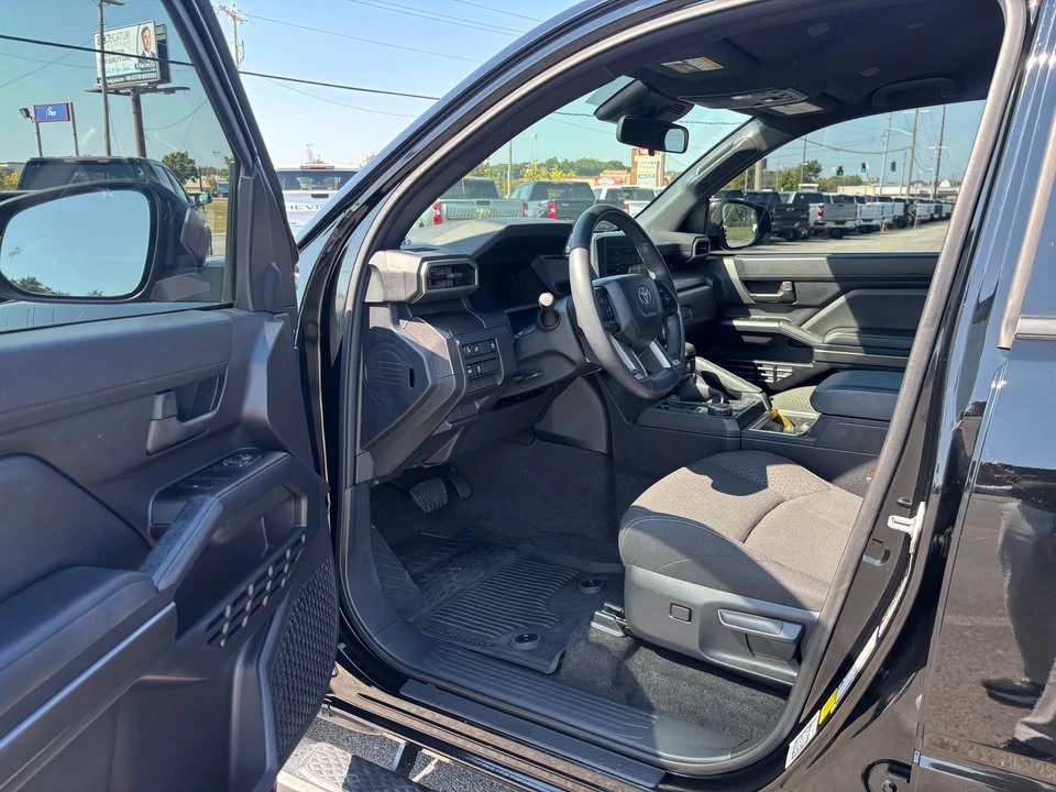 2025 Toyota 4Runner 6th Gen - Image 10 of 17