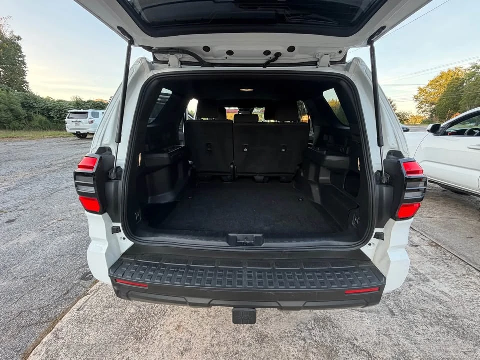 2025 Toyota 4Runner 6th Gen - Image 17 of 18
