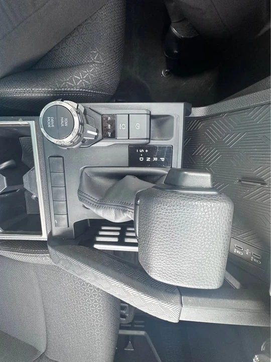 2025 Toyota 4Runner 6th Gen - Image 17 of 19