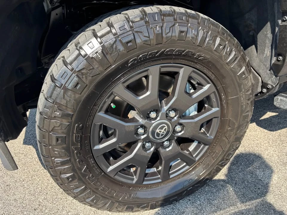 2025 Toyota 4Runner 6th Gen - Image 15 of 17