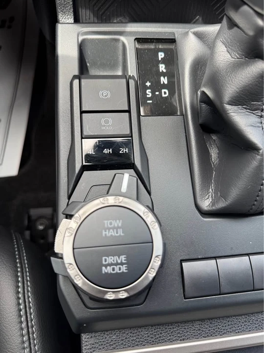 2025 Toyota 4Runner 6th Gen - Image 16 of 20