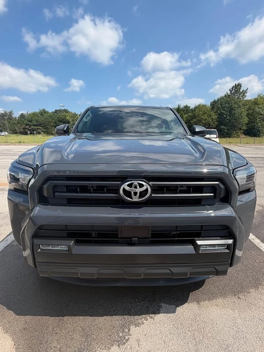 2025 Toyota 4Runner 6th Gen - Image 2 of 10