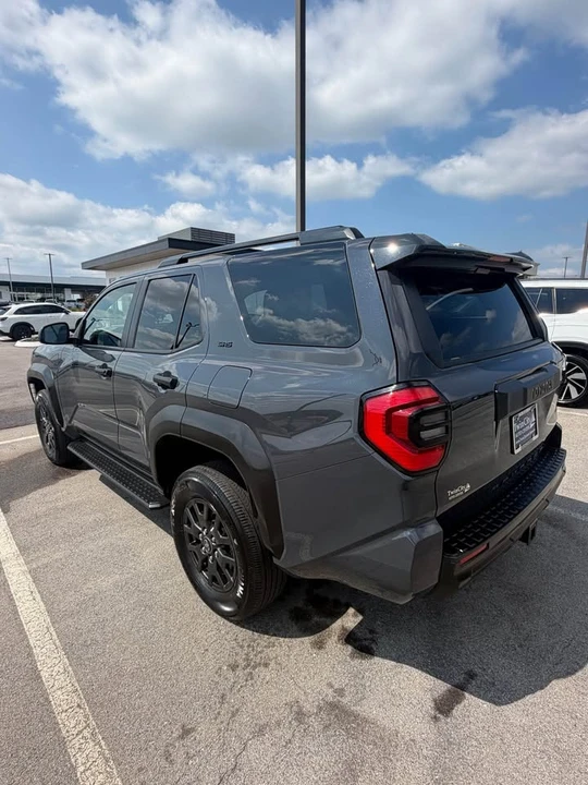 2025 Toyota 4Runner 6th Gen - Image 5 of 10