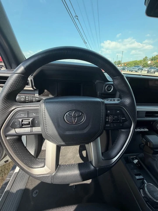 2025 Toyota 4Runner 6th Gen - Image 7 of 12