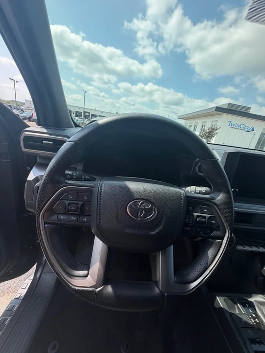 2025 Toyota 4Runner 6th Gen - Image 6 of 10