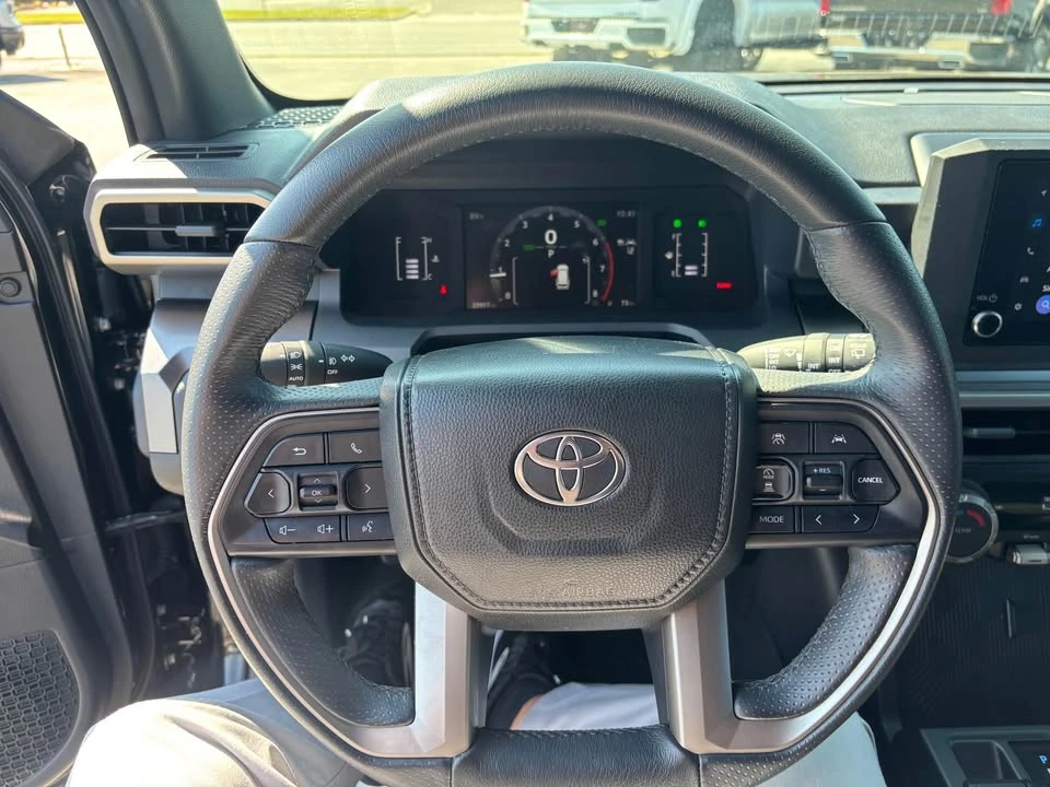2025 Toyota 4Runner 6th Gen - Image 11 of 17