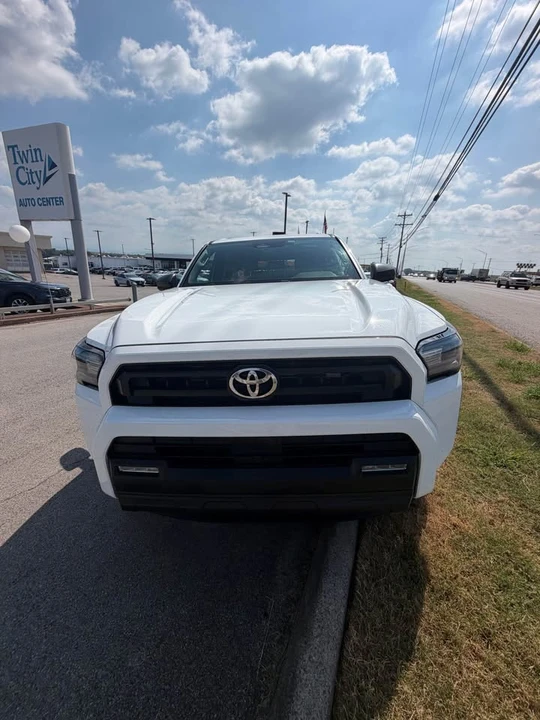 2025 Toyota 4Runner 6th Gen - Image 2 of 12