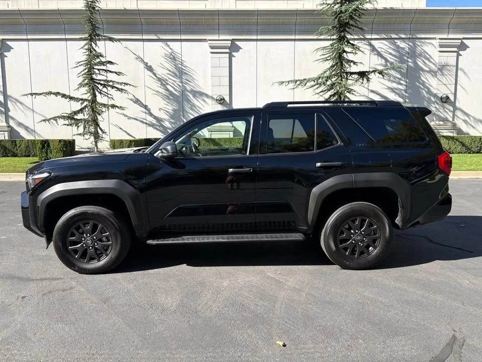 2025 Toyota 4Runner 6th Gen - Image 10 of 20