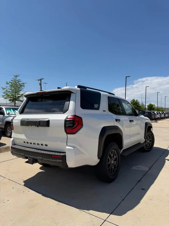 2025 Toyota 4Runner 6th Gen - Image 4 of 17