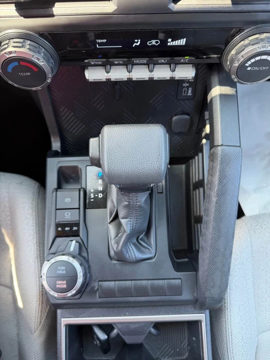 2025 Toyota 4Runner 6th Gen - Image 16 of 17