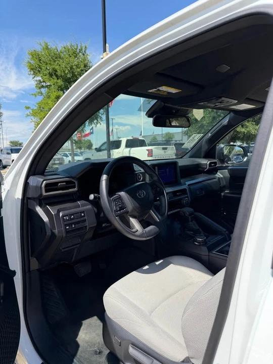 2025 Toyota 4Runner 6th Gen - Image 11 of 17