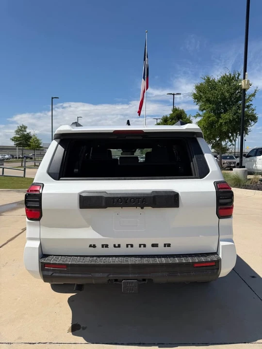 2025 Toyota 4Runner 6th Gen - Image 8 of 17