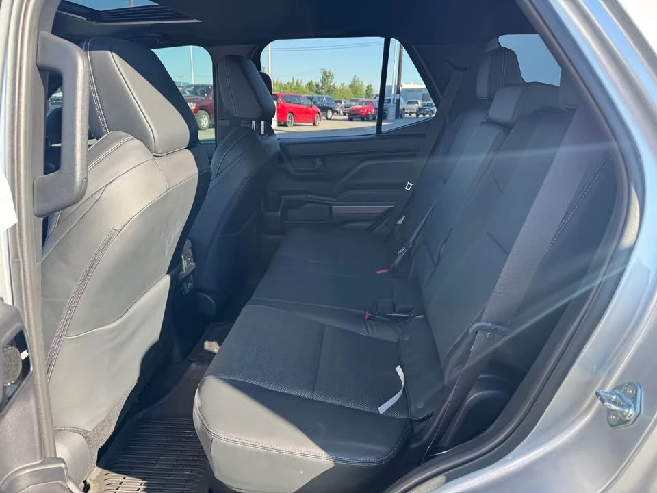 2025 Toyota 4Runner 6th Gen - Image 12 of 15