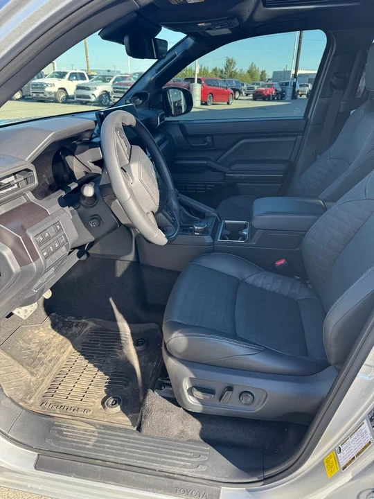 2025 Toyota 4Runner 6th Gen - Image 9 of 15