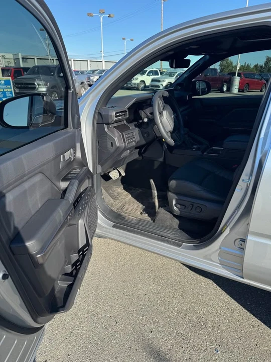 2025 Toyota 4Runner 6th Gen - Image 8 of 15