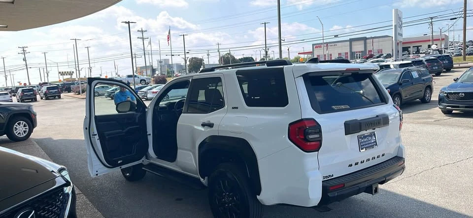 2025 Toyota 4Runner 6th Gen - Image 3 of 10