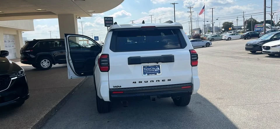 2025 Toyota 4Runner 6th Gen - Image 4 of 10
