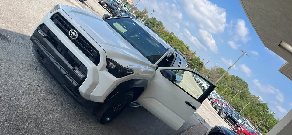2025 Toyota 4Runner 6th Gen - Image 2 of 10
