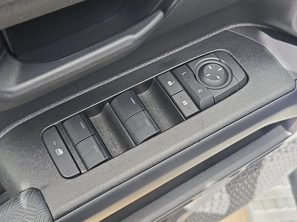 2025 Toyota 4Runner 6th Gen - Image 13 of 15