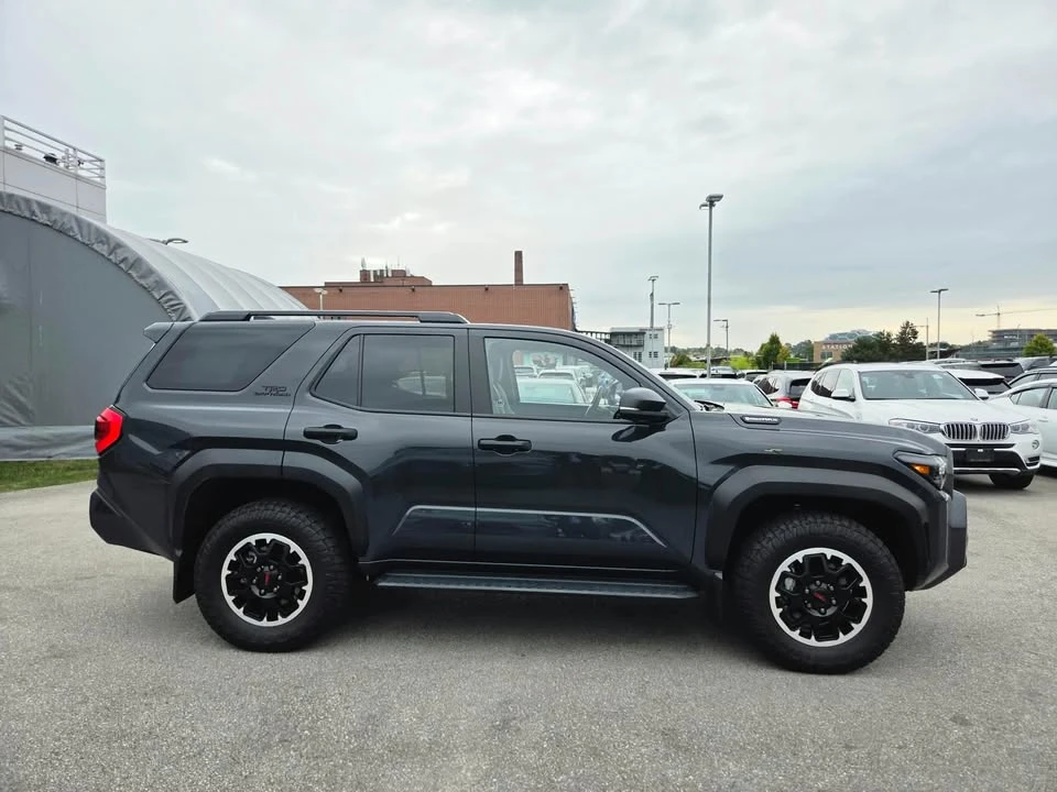 2025 Toyota 4Runner 6th Gen - Image 8 of 15