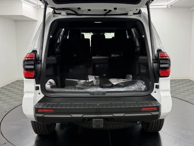 2025 Toyota 4Runner 6th Gen - Image 8 of 12