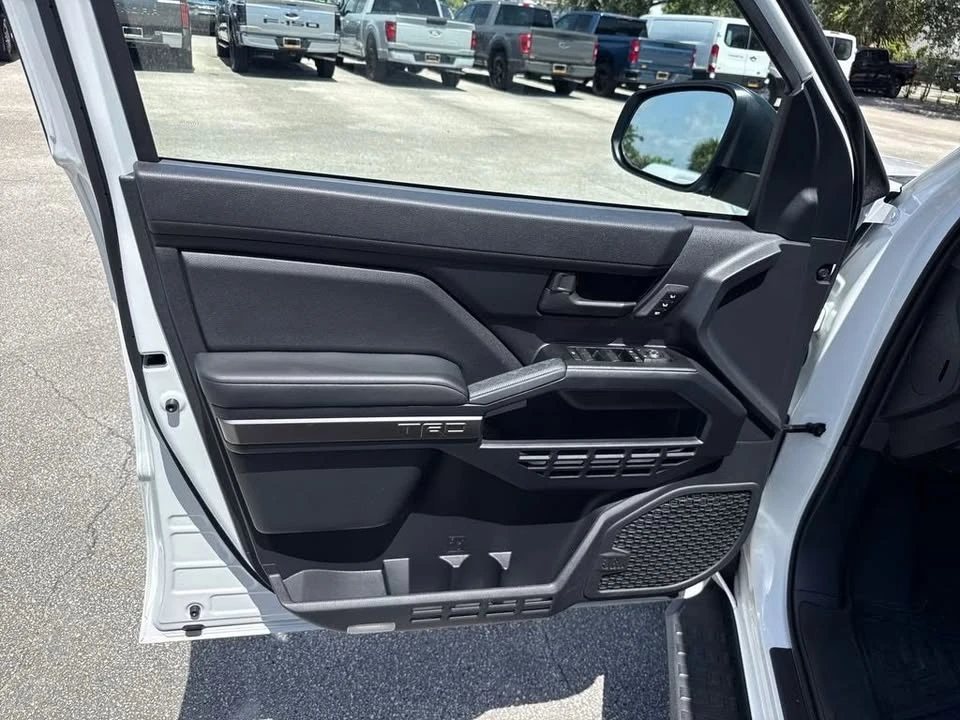 2025 Toyota 4Runner 6th Gen - Image 13 of 20