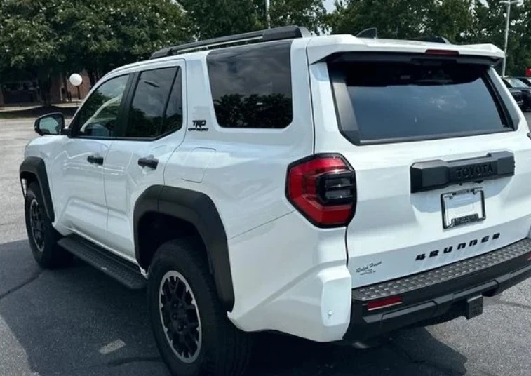 2025 Toyota 4Runner 6th Gen - Image 4 of 8