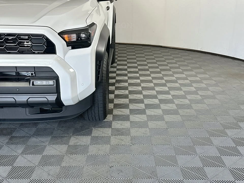2025 Toyota 4Runner 6th Gen - Image 8 of 16