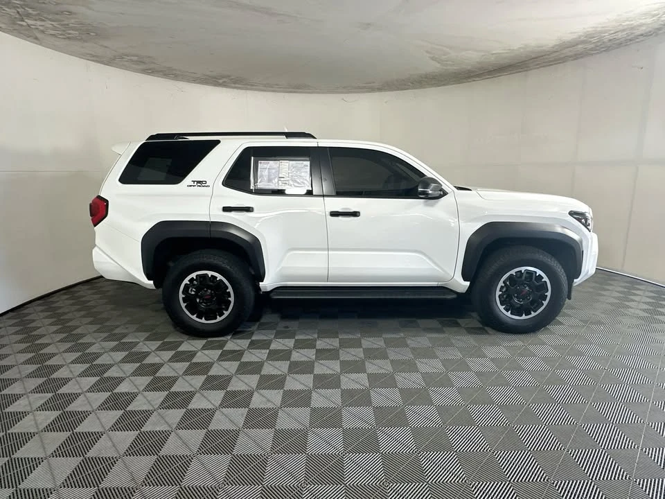 2025 Toyota 4Runner 6th Gen - Image 2 of 16