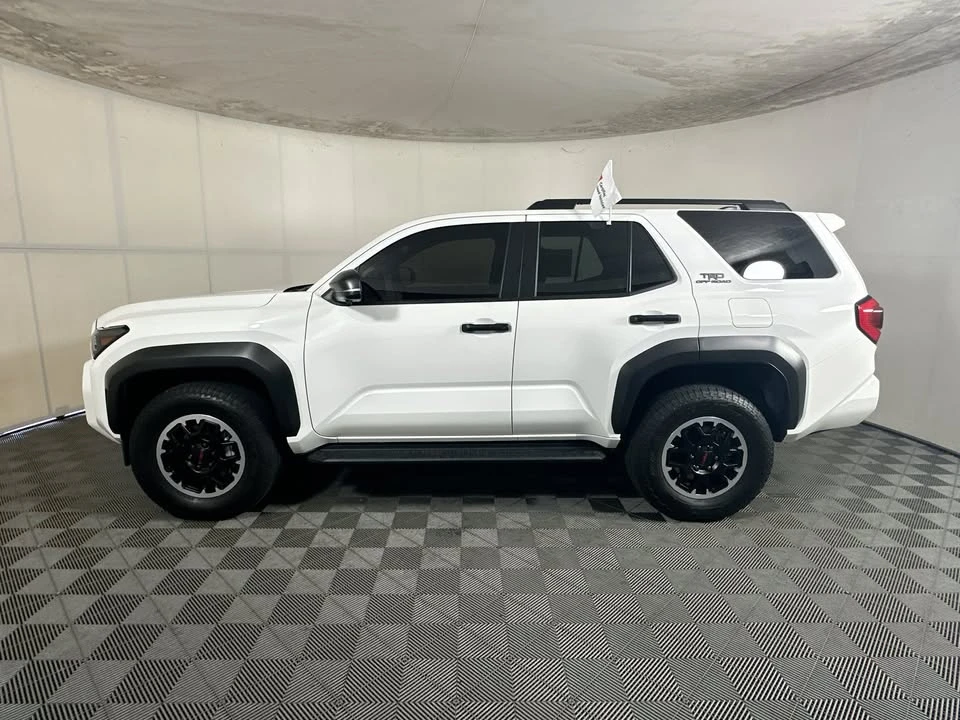 2025 Toyota 4Runner 6th Gen - Image 6 of 16