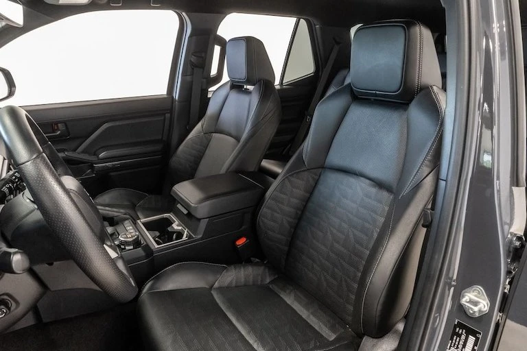 2025 Toyota 4Runner 6th Gen - Image 11 of 20