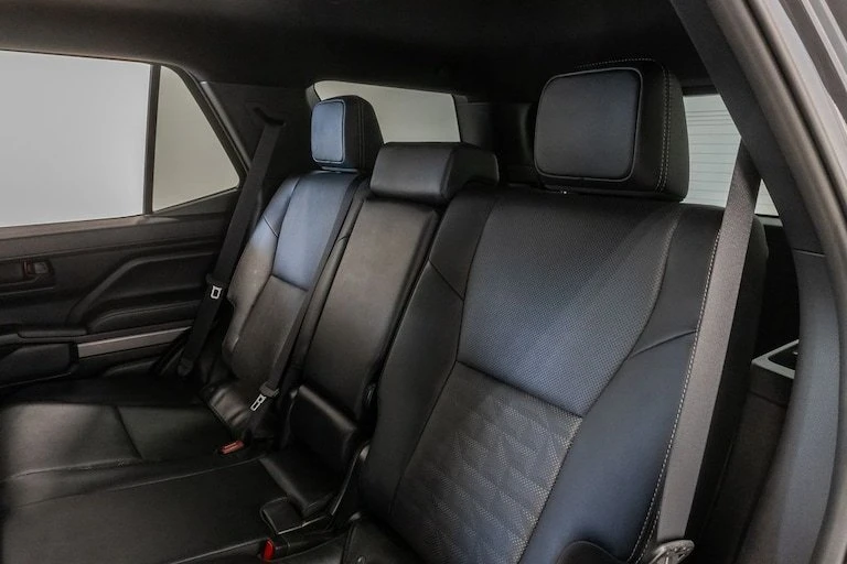 2025 Toyota 4Runner 6th Gen - Image 16 of 20