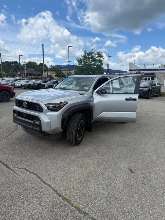 2025 Toyota 4Runner 6th Gen - Image 2 of 14