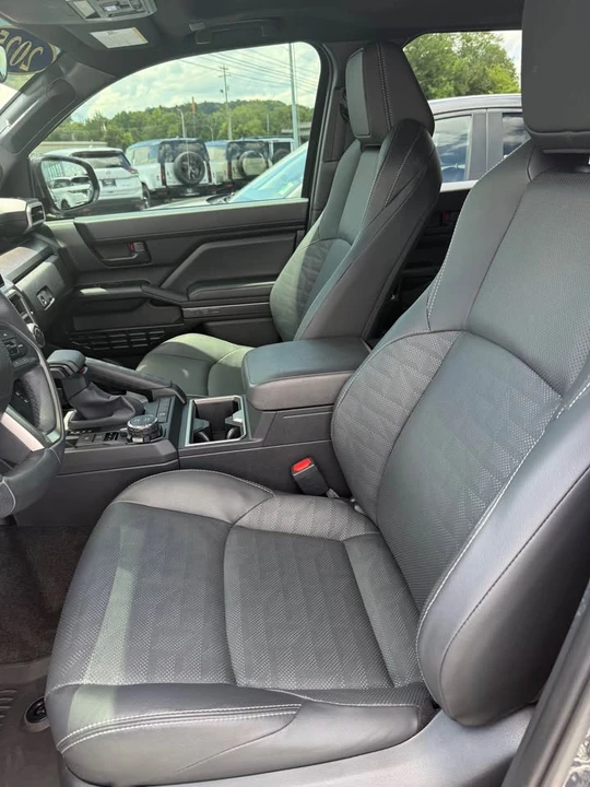 2025 Toyota 4Runner 6th Gen - Image 8 of 12