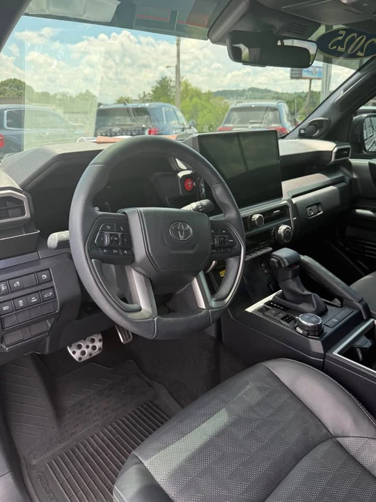 2025 Toyota 4Runner 6th Gen - Image 7 of 12
